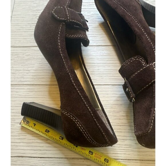 Nine & Co Ladies Brown Suede Pumps W/ Buckle, Square Toe & Contrast Stitching. 9 - Picture 7 of 10
